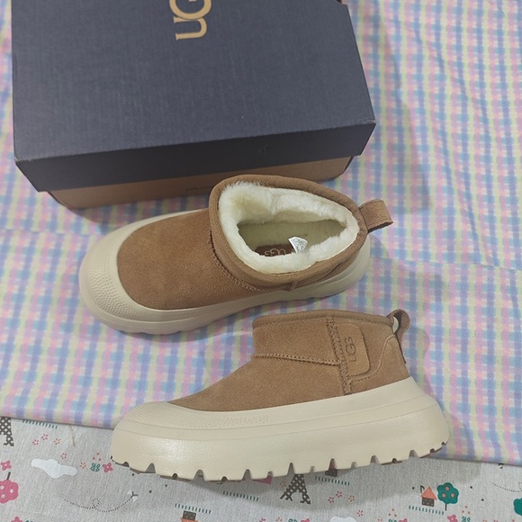 UGG Shoes - UGG Platform Shearling-Lined Snow Boots